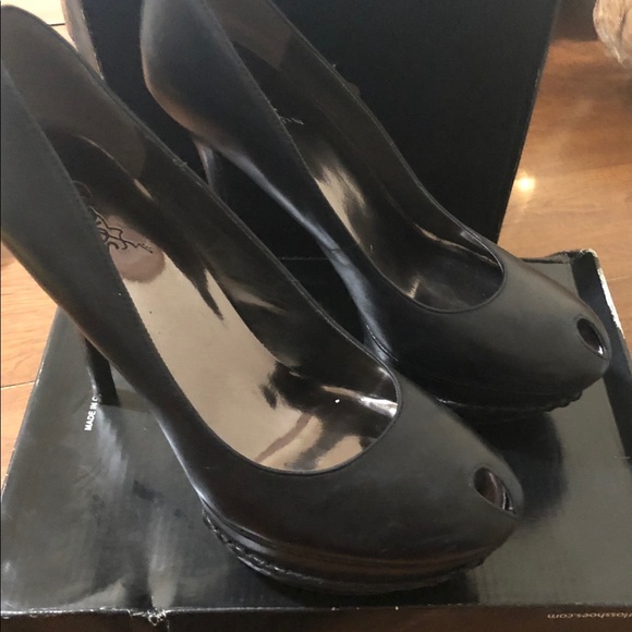 Carlos Santana Black Verdi heels.  Used - Picture 2 of 5